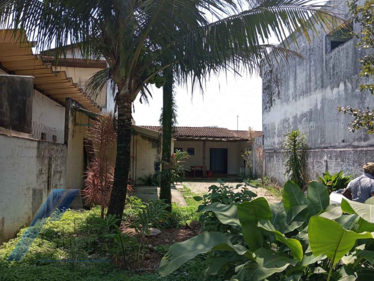 Casa à venda com 2 quartos, 100m² - Foto 1