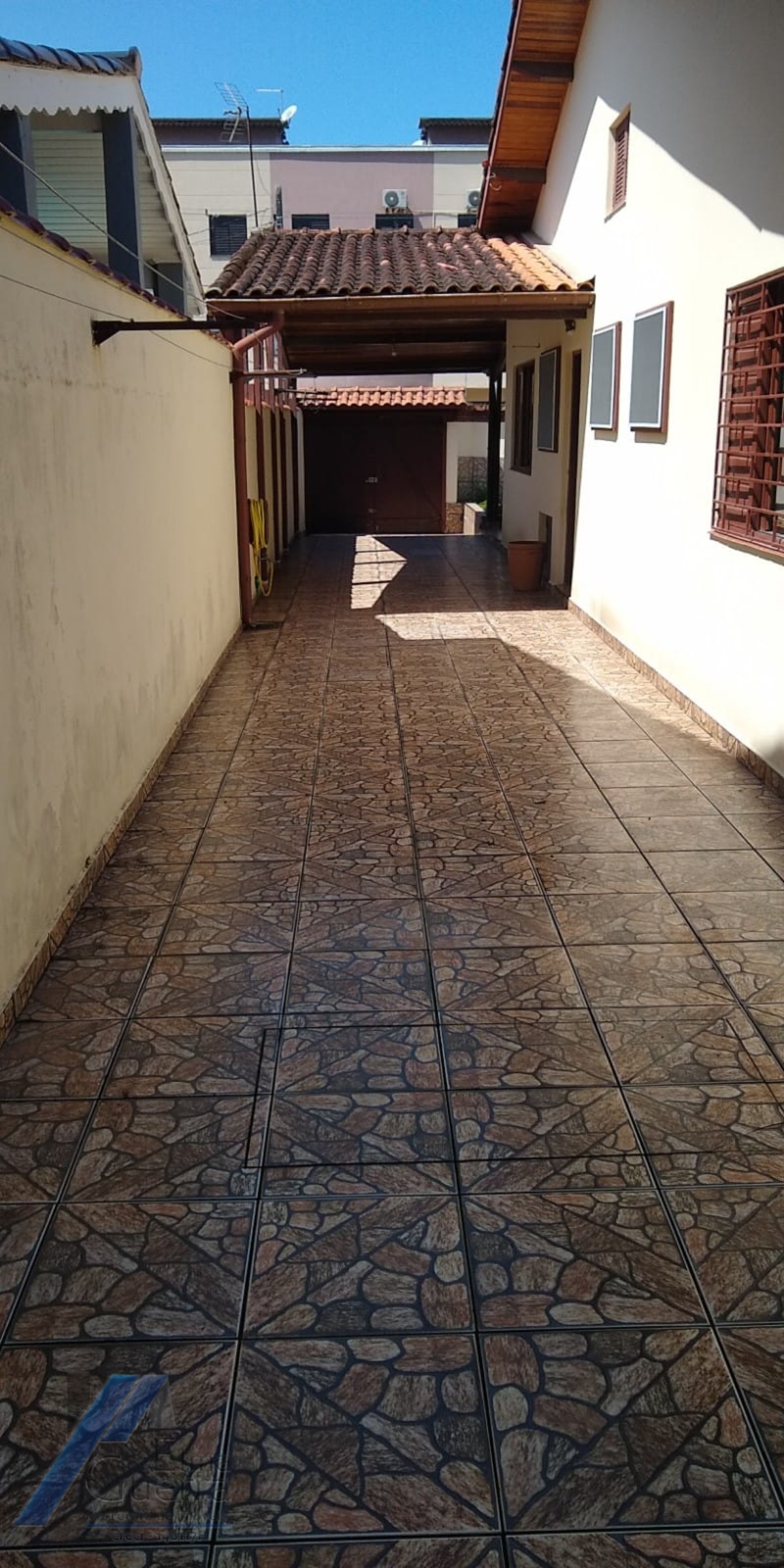 Casa à venda com 4 quartos, 200m² - Foto 4