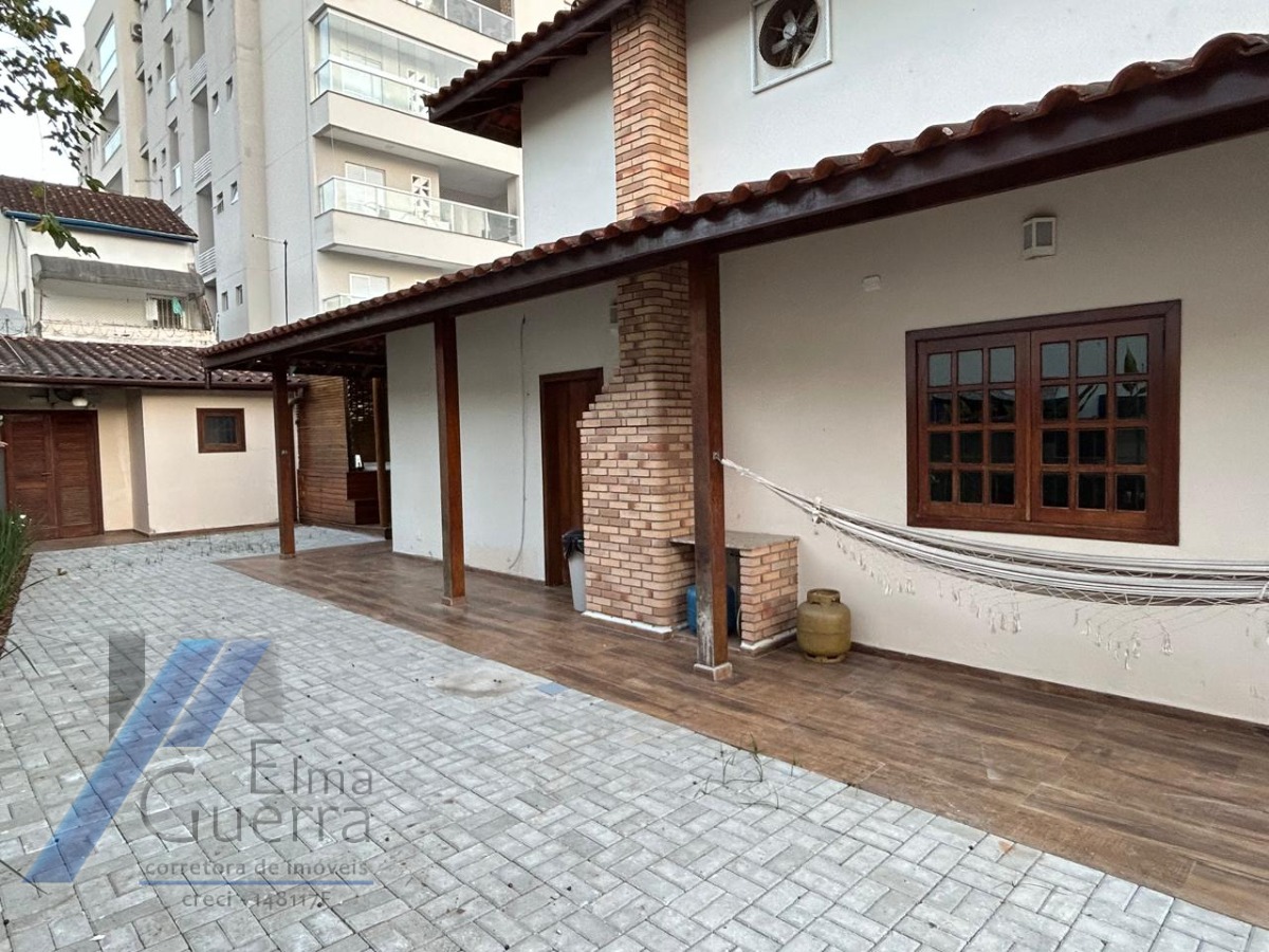 Casa à venda com 5 quartos, 250m² - Foto 14