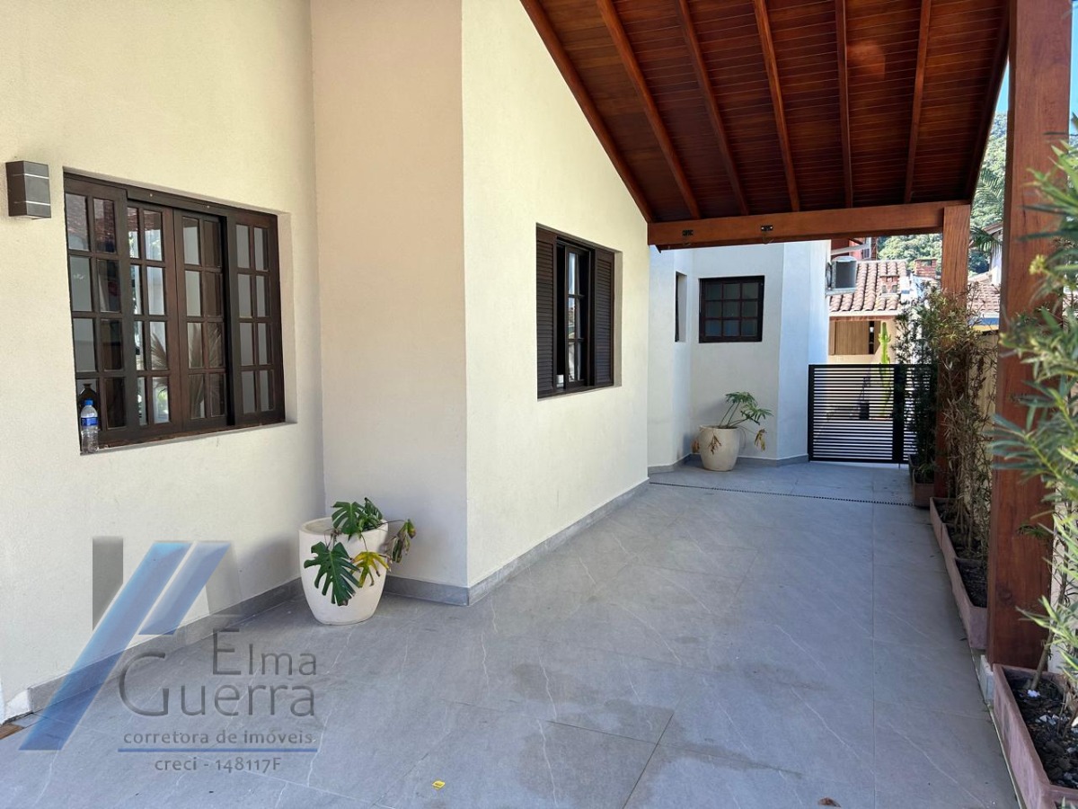 Casa à venda com 4 quartos, 195m² - Foto 4