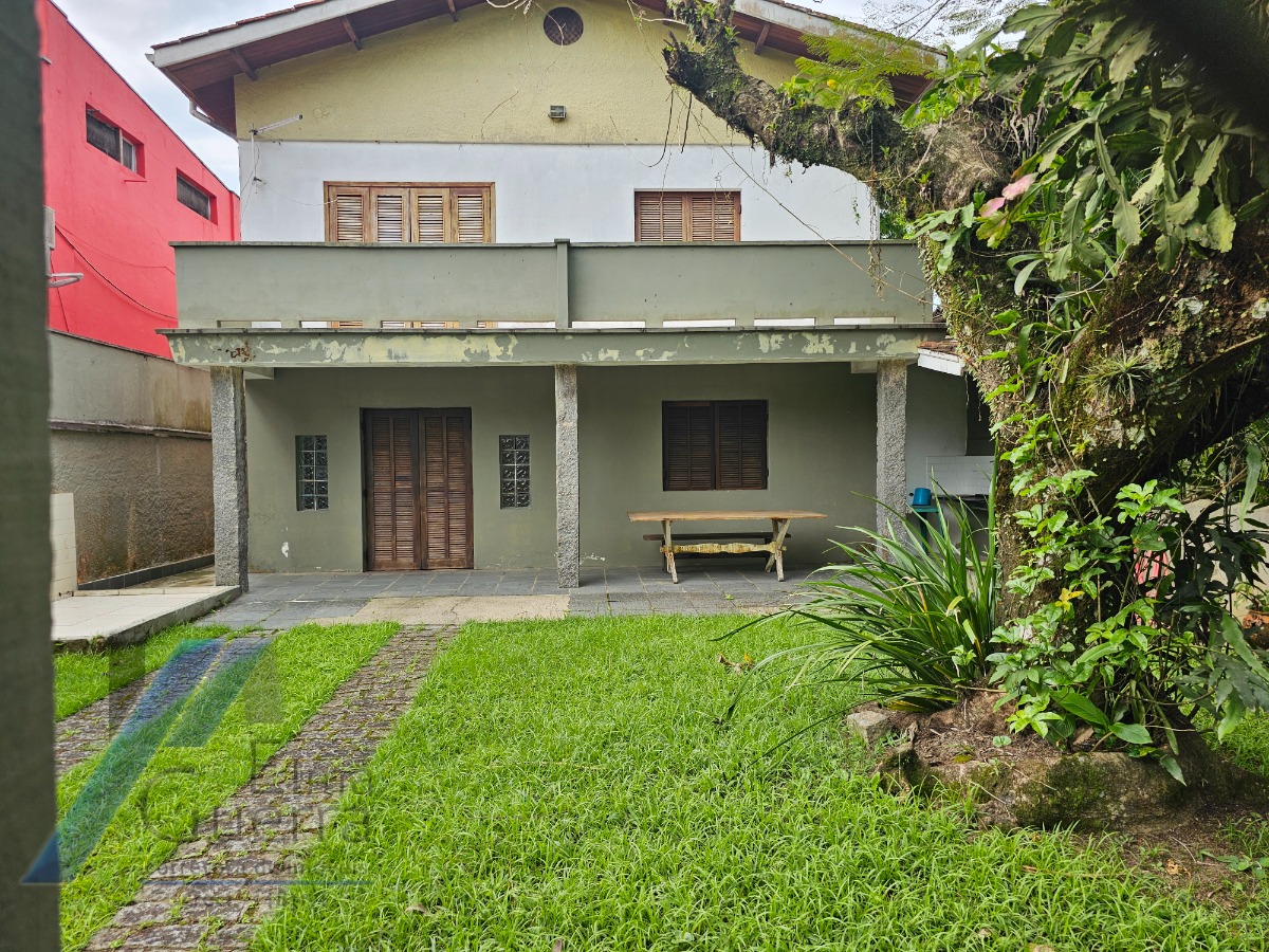 Casa à venda com 4 quartos, 182m² - Foto 1