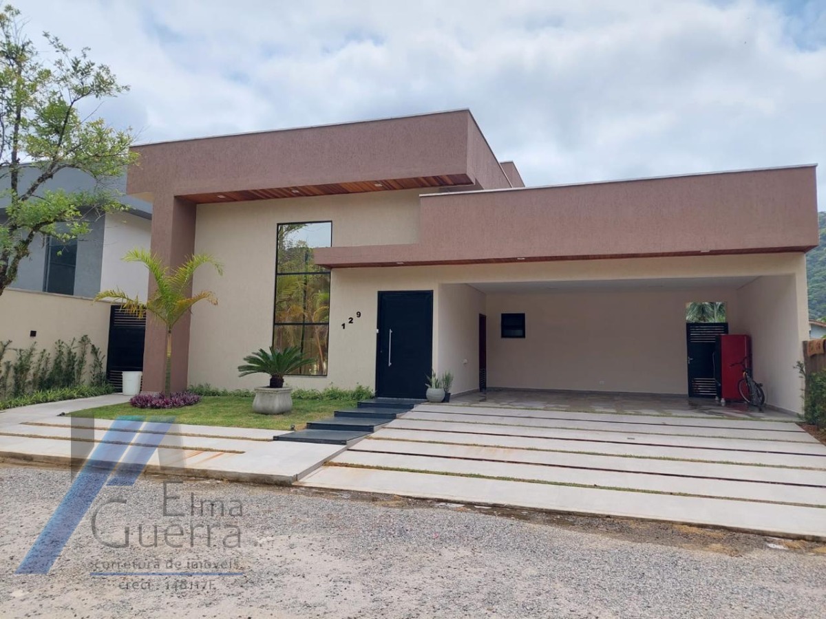 Casa à venda com 4 quartos, 220m² - Foto 1