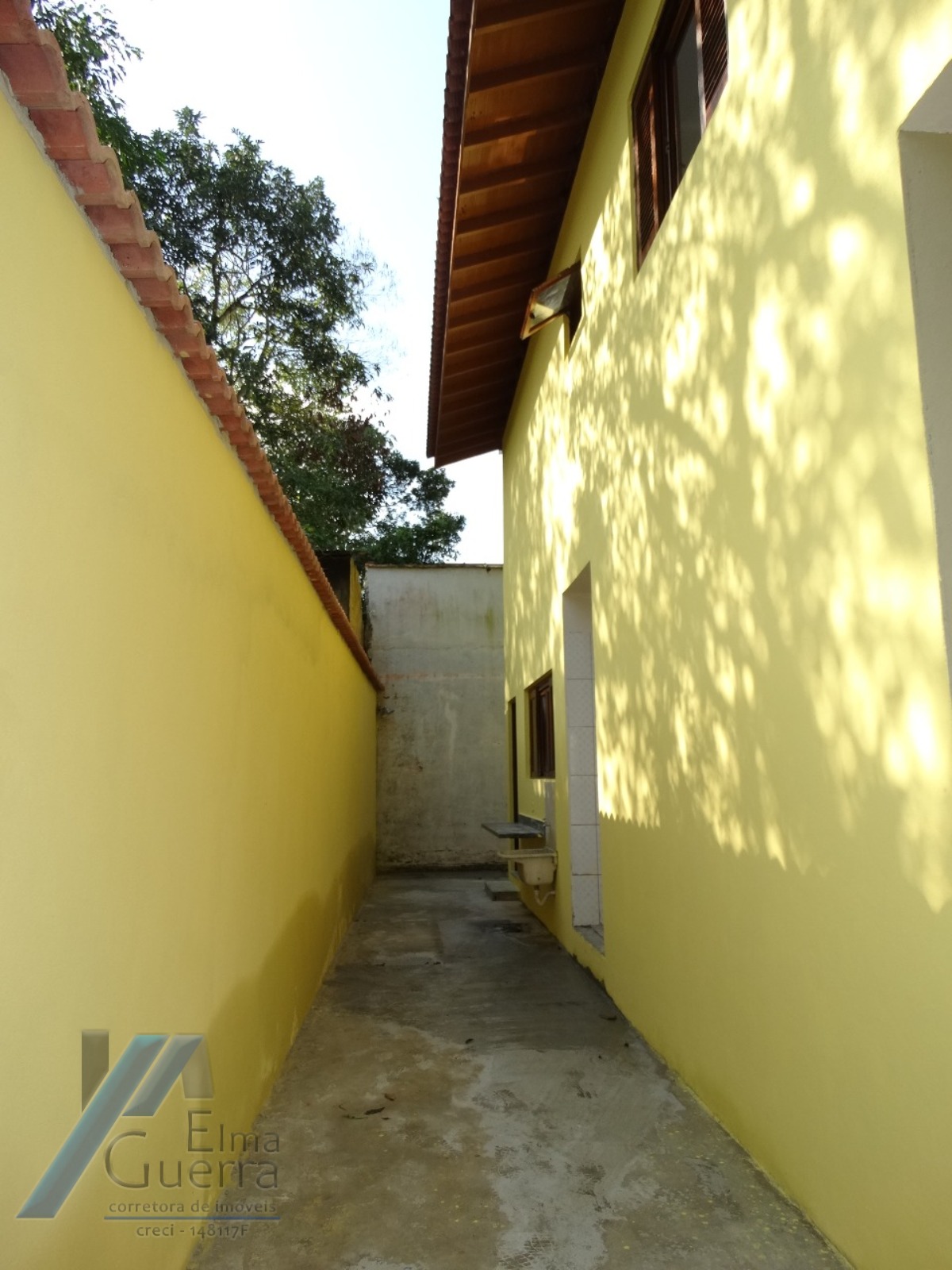 Casa à venda com 3 quartos, 220m² - Foto 8