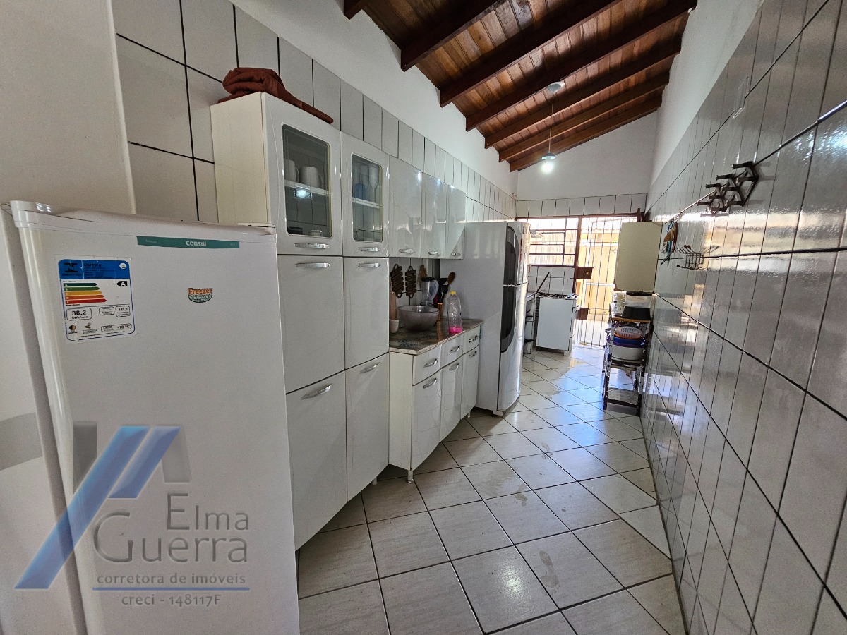 Casa à venda com 3 quartos, 220m² - Foto 12