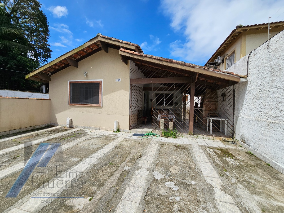 Casa à venda com 3 quartos, 220m² - Foto 3