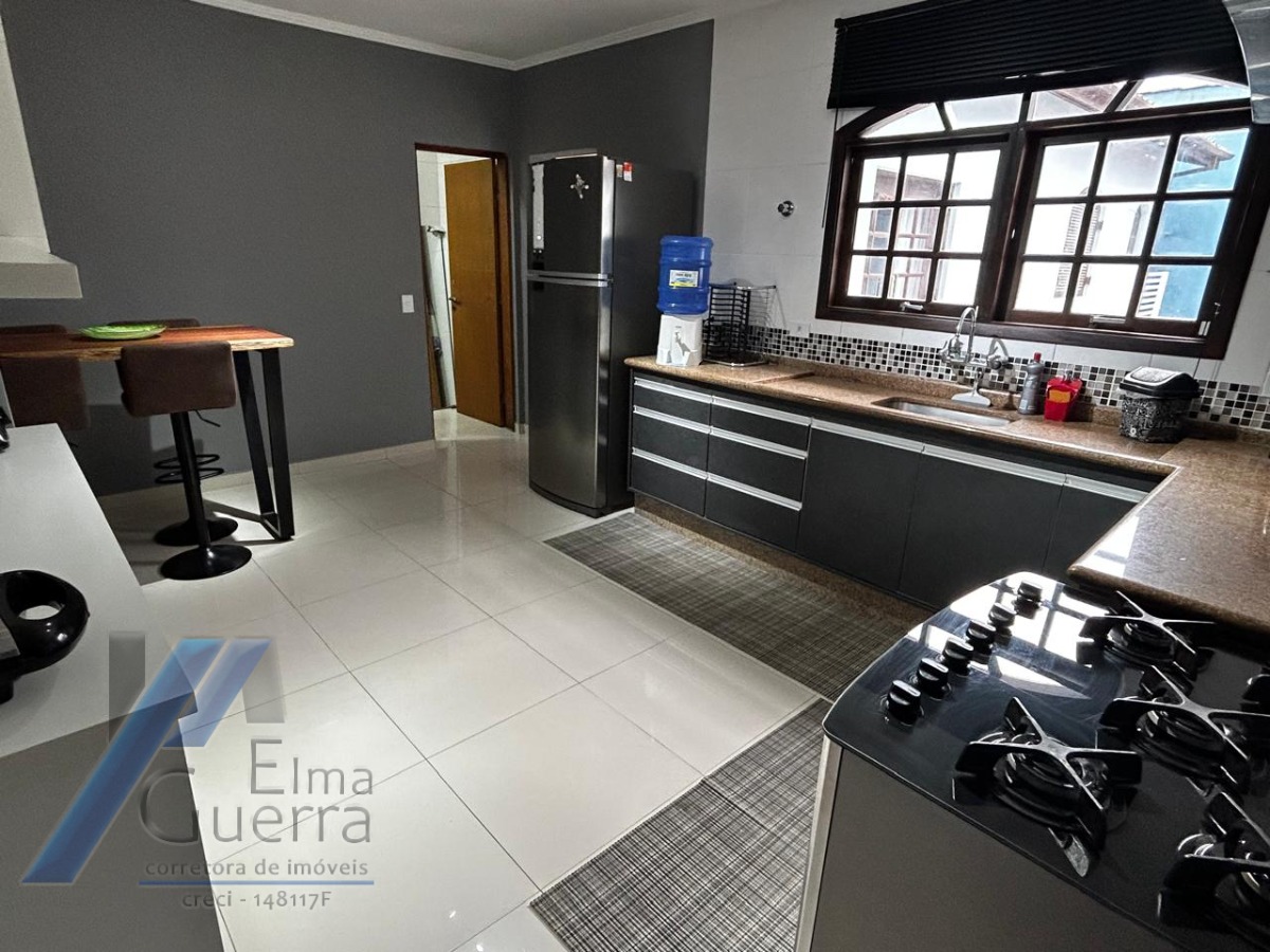 Casa à venda com 3 quartos, 330m² - Foto 35