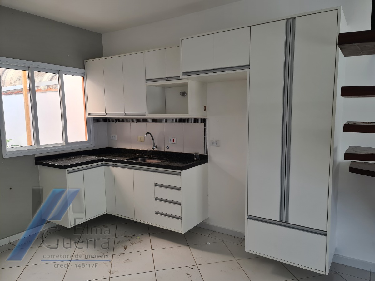 Casa à venda com 2 quartos, 80m² - Foto 1